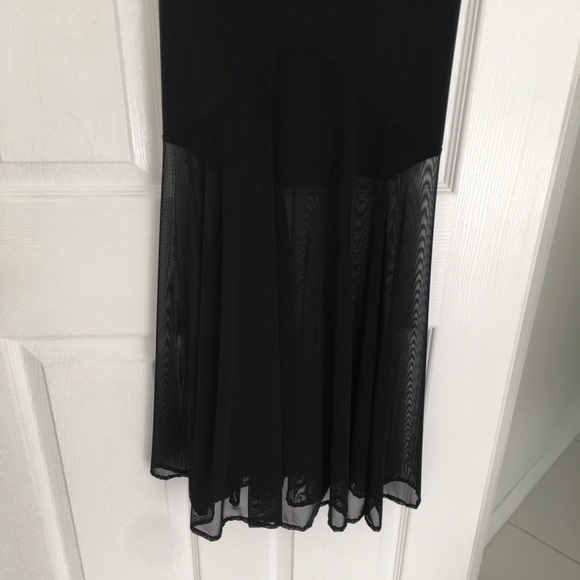 Long black dress with mesh draping - Picture 3 of 4